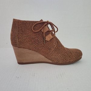 TOMS CHETTAH SUEDE BOOTIE  Comforable SIZE 8.5